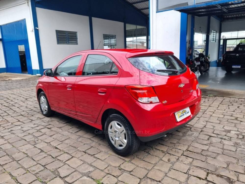 CHEVROLET - ONIX - 2013/2013 - Vermelha - R$ 38.900,00