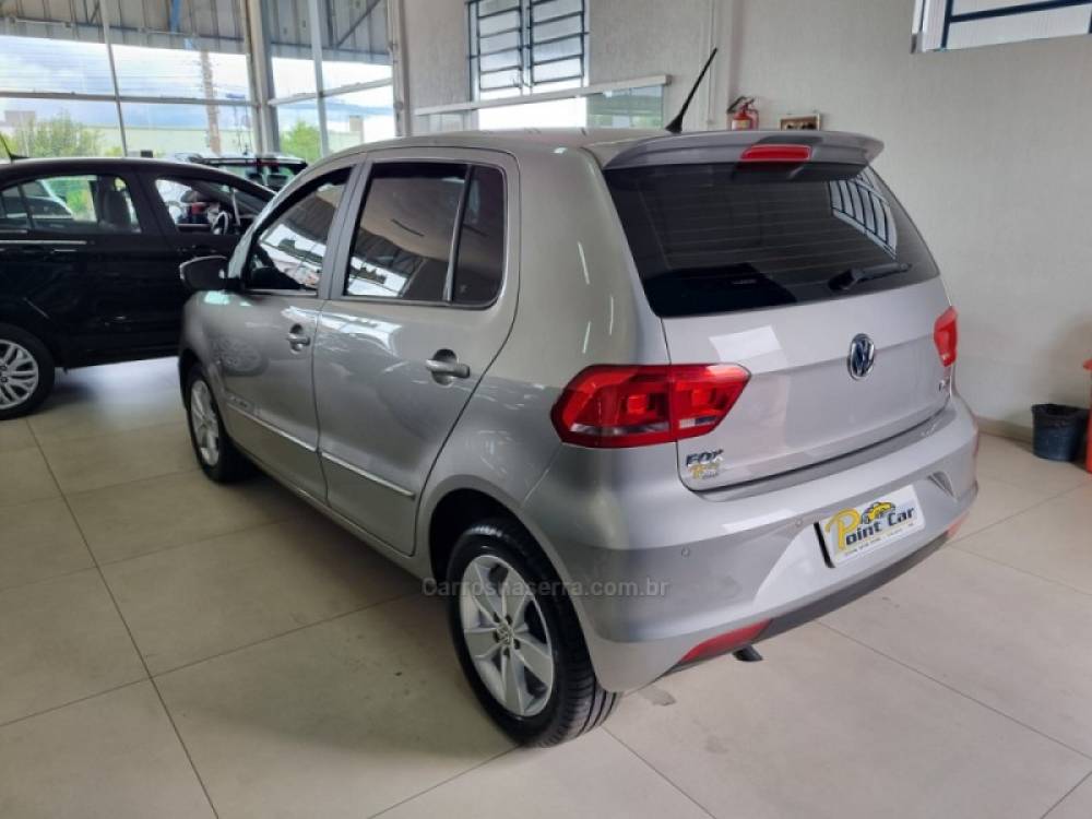 VOLKSWAGEN - FOX - 2017/2018 - Prata - R$ 52.900,00