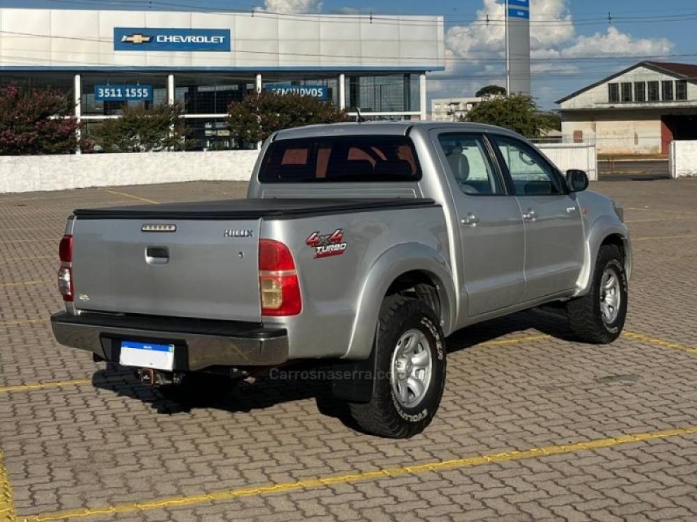 TOYOTA - HILUX - 2011/2012 - Prata - R$ 108.000,00