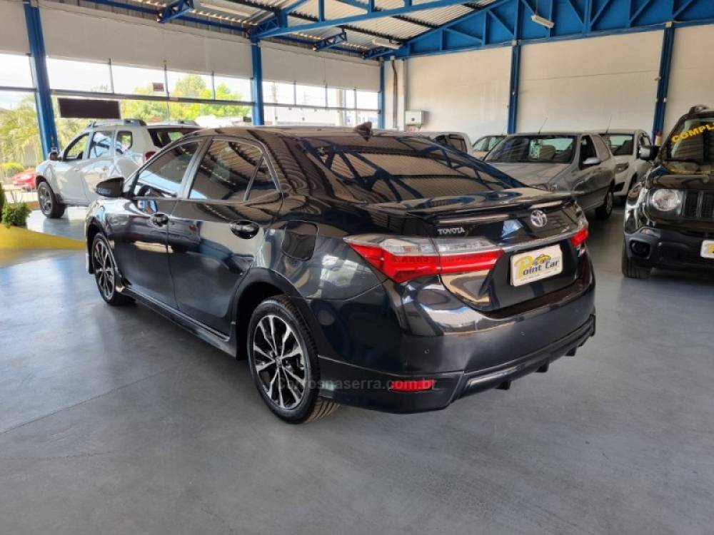 TOYOTA - COROLLA - 2017/2018 - Preta - R$ 100.000,00