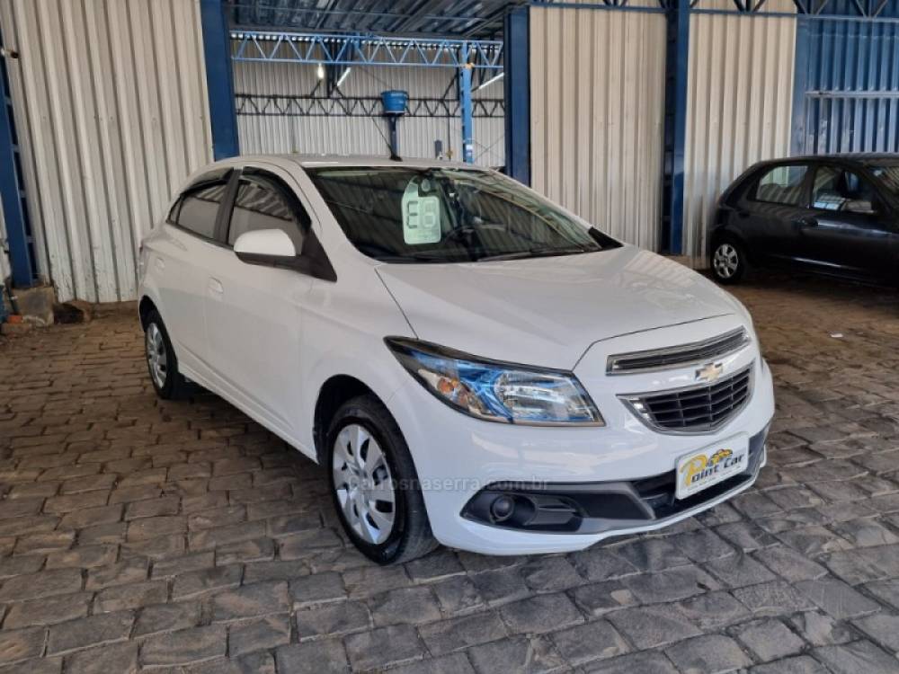 CHEVROLET - ONIX - 2016/2016 - Branca - R$ 48.500,00