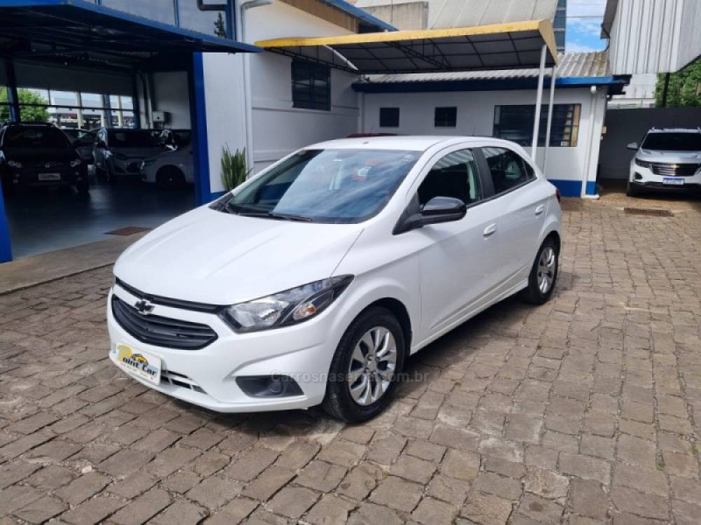 CHEVROLET - ONIX - 2021/2021 - Branca - R$ 60.500,00