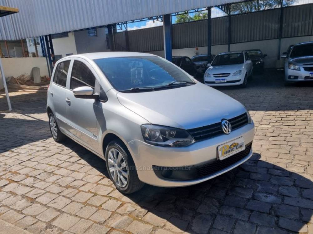 VOLKSWAGEN - FOX - 2010/2011 - Prata - R$ 30.900,00