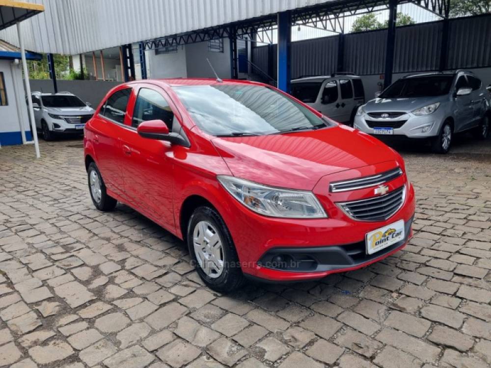 CHEVROLET - ONIX - 2013/2013 - Vermelha - R$ 38.900,00