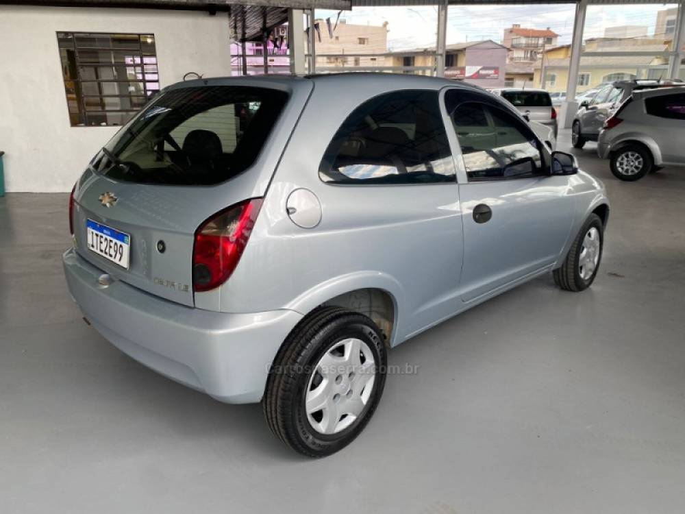 CHEVROLET - CELTA - 2011/2012 - Prata - R$ 22.900,00