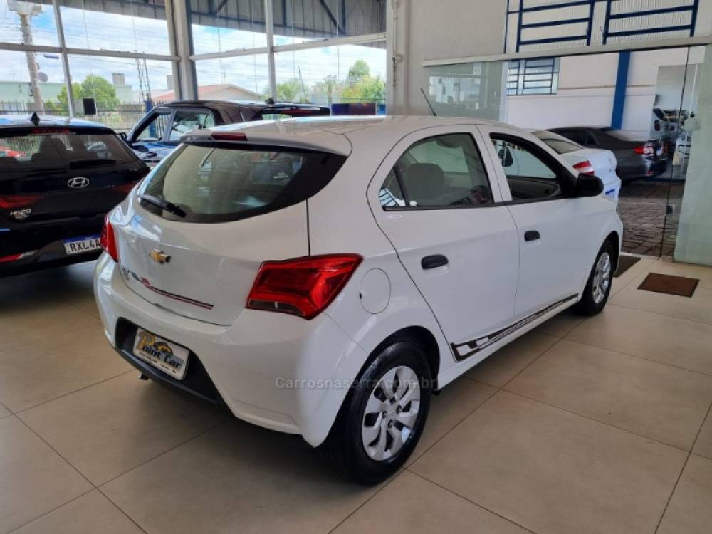 CHEVROLET - ONIX - 2020/2020 - Branca - R$ 56.000,00