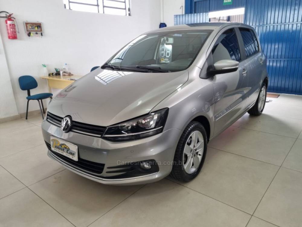 VOLKSWAGEN - FOX - 2017/2018 - Prata - R$ 52.900,00