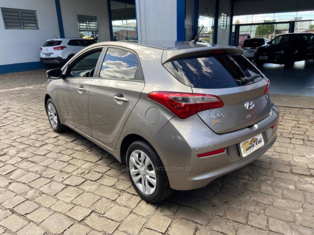 HYUNDAI - HB20 - 2017/2018 - Prata - R$ 52.900,00