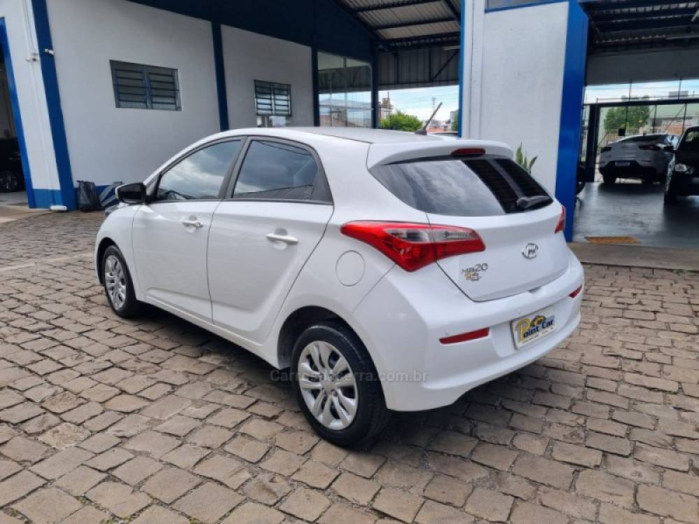 HYUNDAI - HB20 - 2015/2016 - Branca - R$ 46.900,00