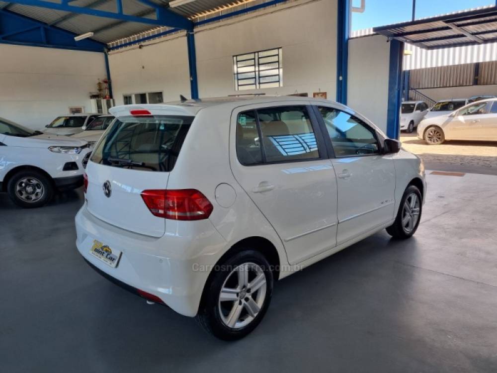 VOLKSWAGEN - FOX - 2015/2016 - Branca - R$ 46.900,00