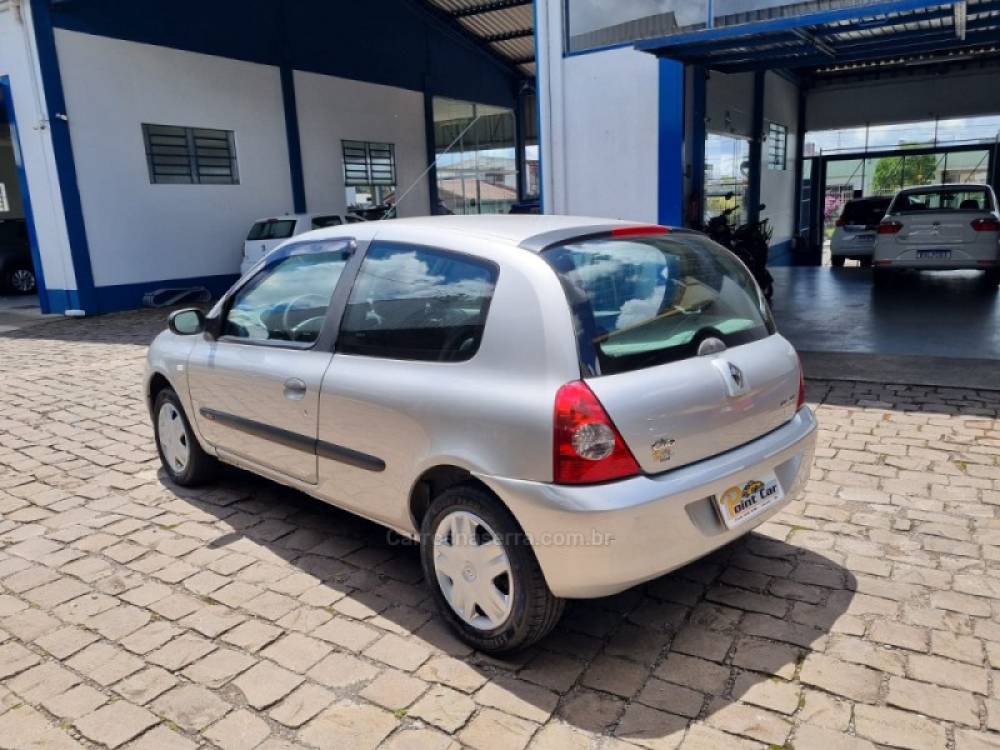 RENAULT - CLIO - 2010/2011 - Prata - R$ 16.900,00