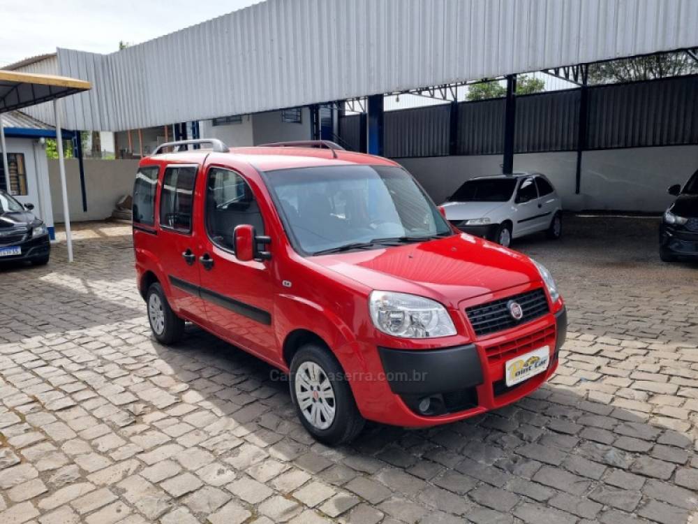 FIAT - DOBLÓ - 2011/2012 - Vermelha - R$ 38.900,00