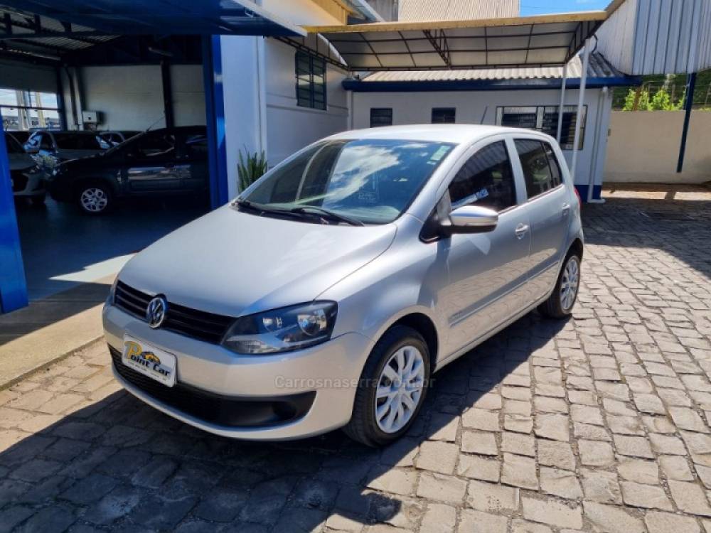 VOLKSWAGEN - FOX - 2010/2011 - Prata - R$ 30.900,00