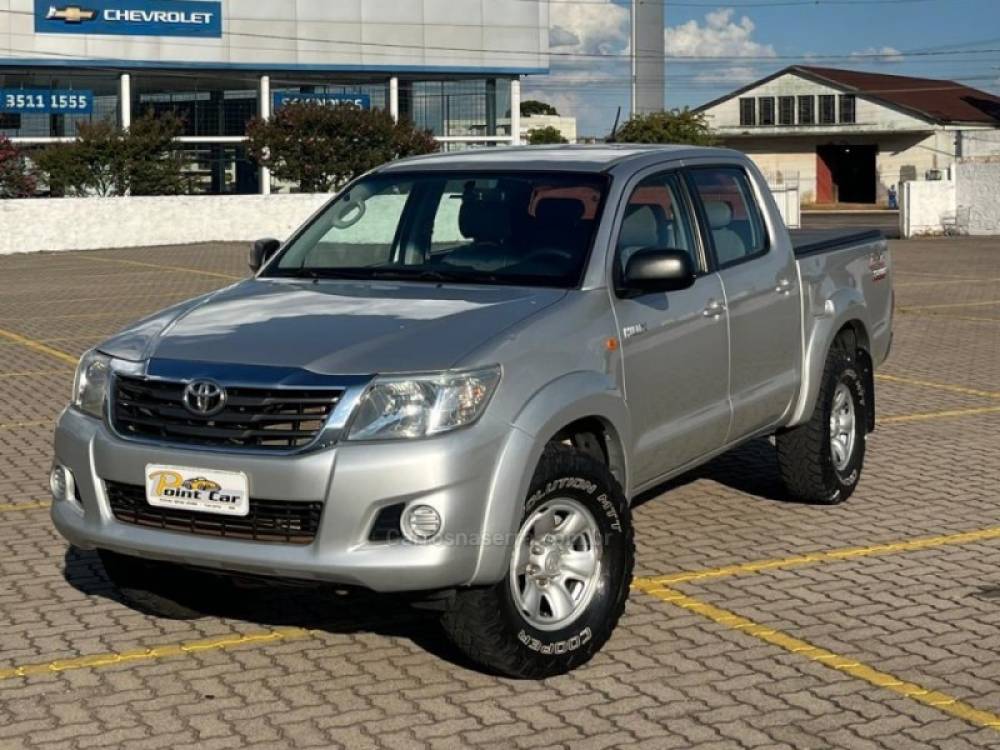 TOYOTA - HILUX - 2011/2012 - Prata - R$ 108.000,00