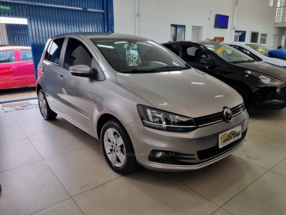 VOLKSWAGEN - FOX - 2017/2018 - Prata - R$ 52.900,00