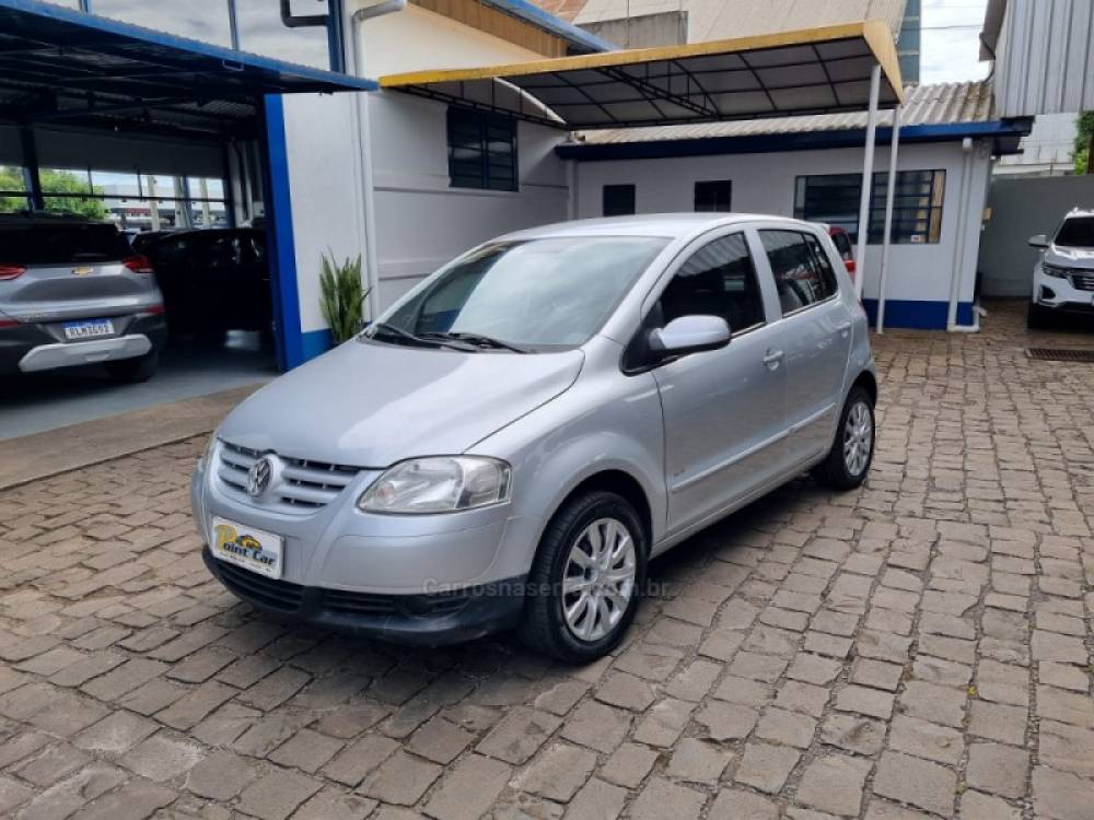 VOLKSWAGEN - FOX - 2005/2006 - Prata - R$ 23.900,00