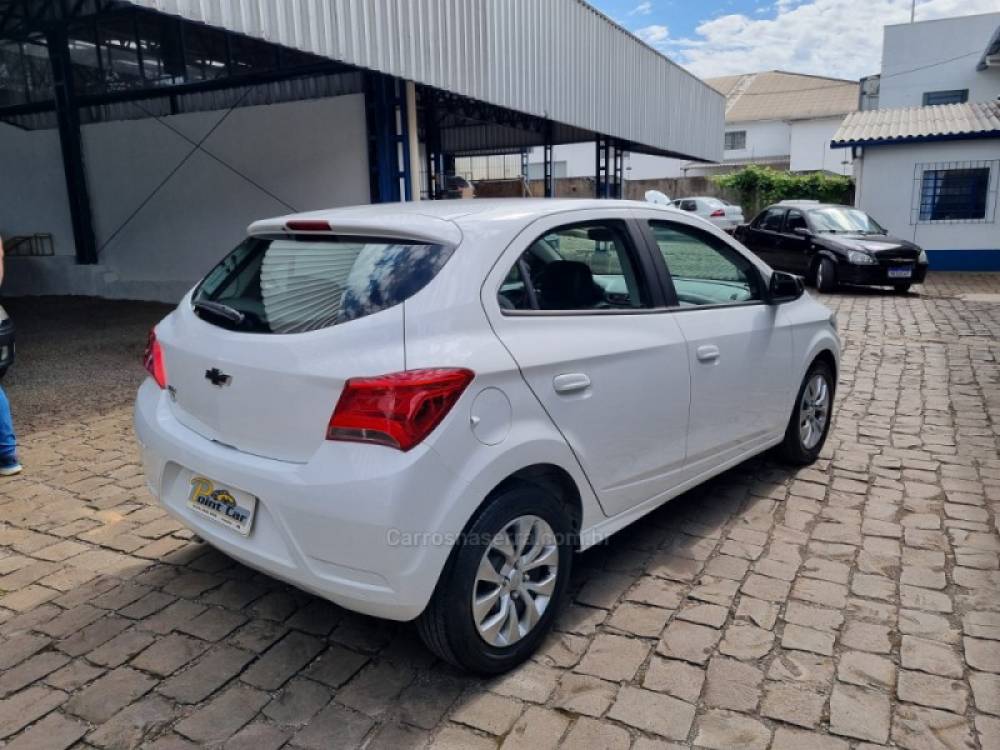 CHEVROLET - ONIX - 2021/2021 - Branca - R$ 60.500,00