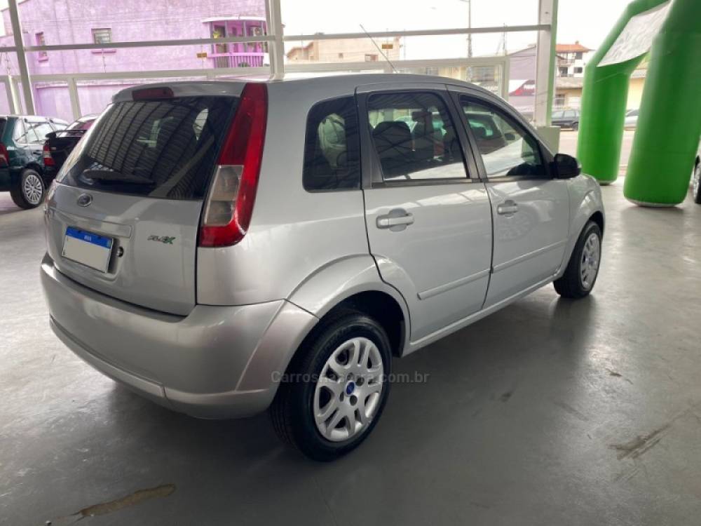 FORD - FIESTA - 2008/2008 - Prata - R$ 20.900,00