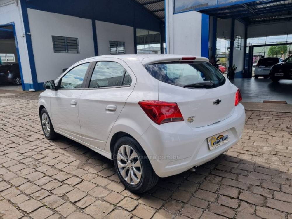 CHEVROLET - ONIX - 2021/2021 - Branca - R$ 60.500,00