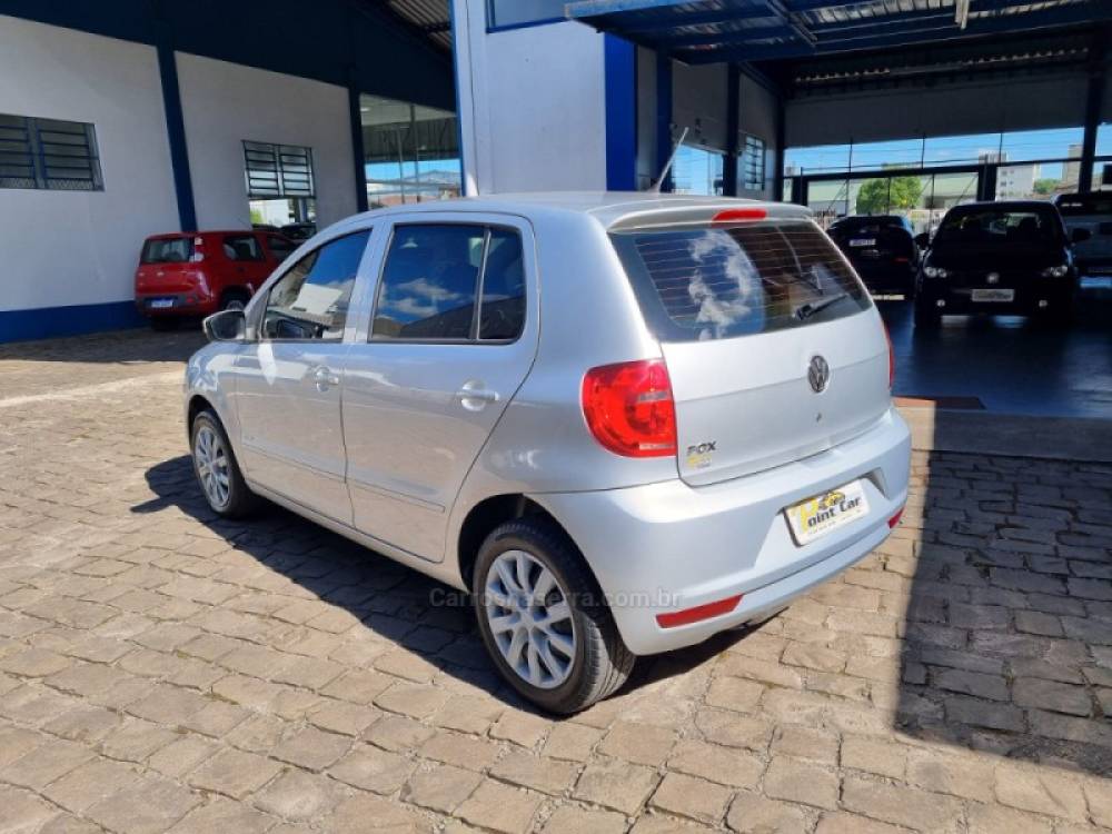 VOLKSWAGEN - FOX - 2010/2011 - Prata - R$ 30.900,00