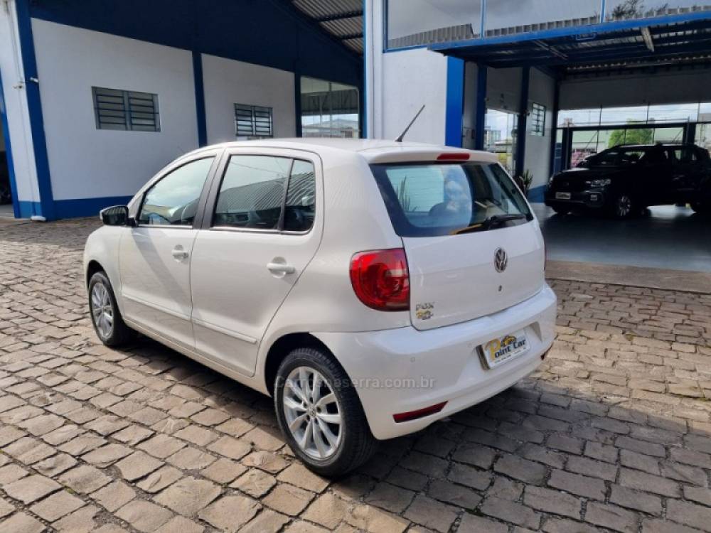 VOLKSWAGEN - FOX - 2013/2014 - Branca - R$ 42.500,00