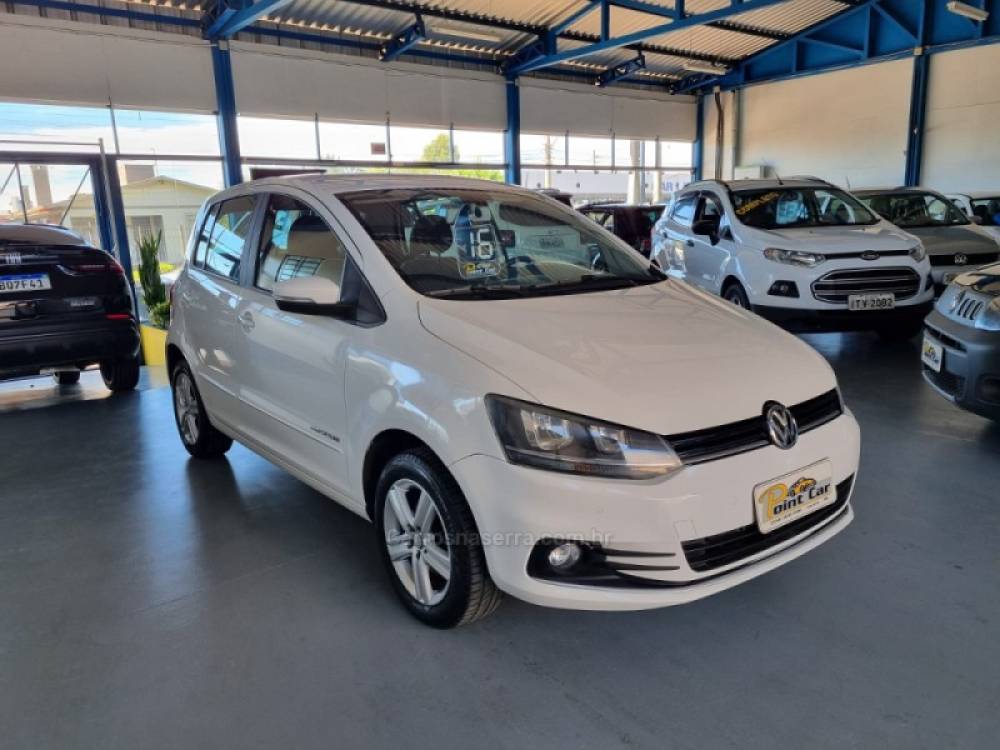 VOLKSWAGEN - FOX - 2015/2016 - Branca - R$ 46.900,00