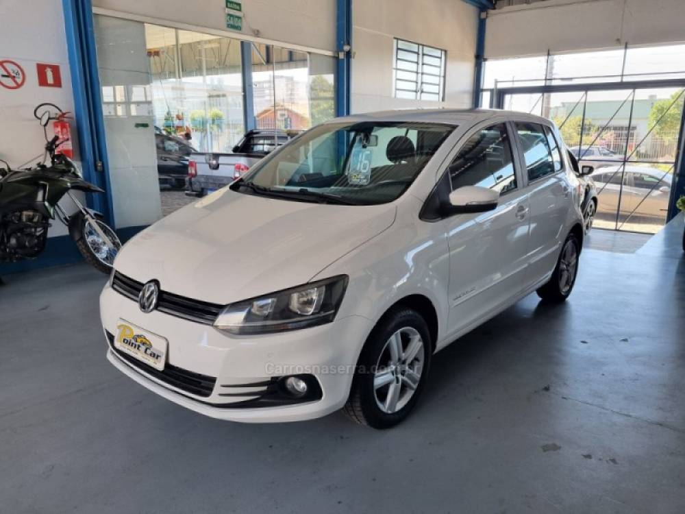 VOLKSWAGEN - FOX - 2015/2016 - Branca - R$ 46.900,00