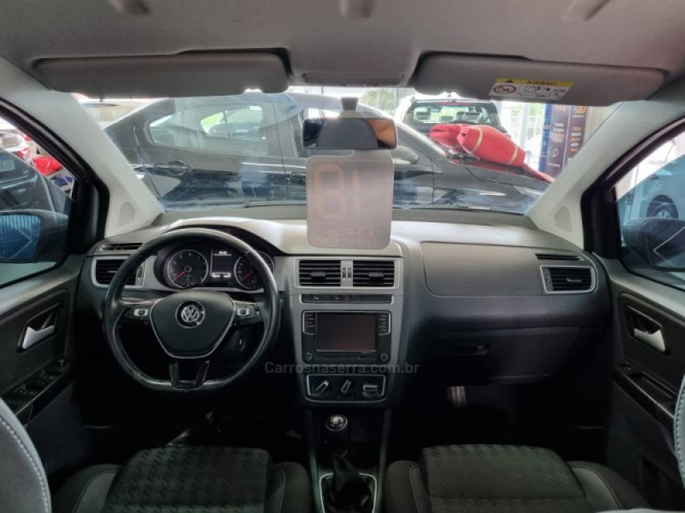 VOLKSWAGEN - FOX - 2017/2018 - Prata - R$ 52.900,00