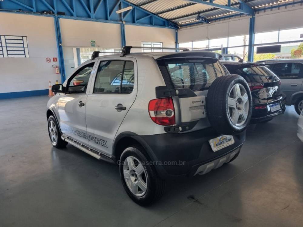 VOLKSWAGEN - CROSSFOX - 2006/2006 - Prata - R$ 24.900,00