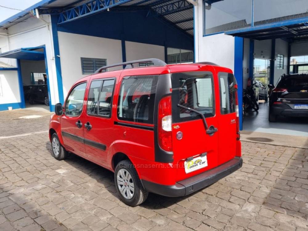 FIAT - DOBLÓ - 2011/2012 - Vermelha - R$ 38.900,00